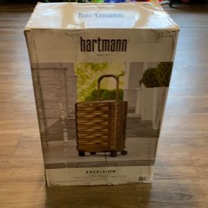 Hartmann carry-on